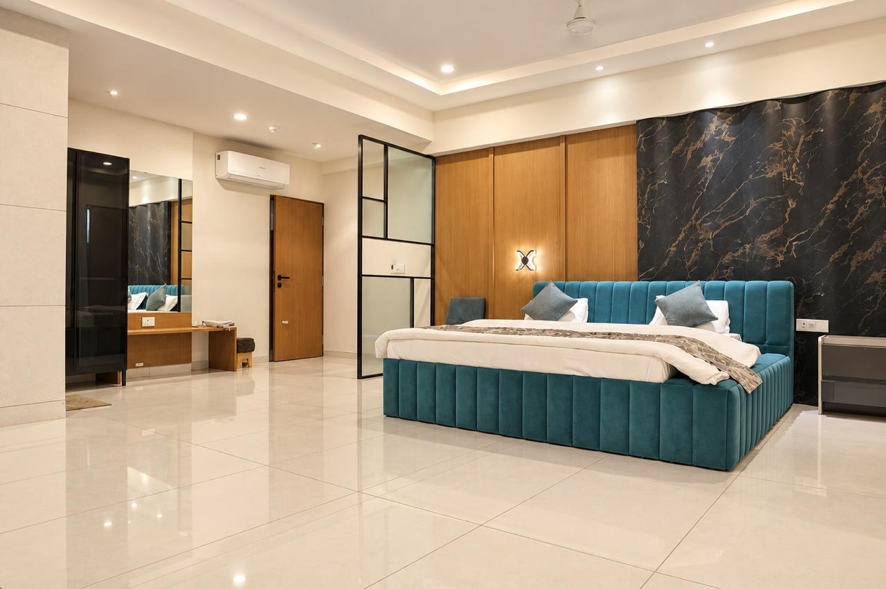 Luxury hotel suite 7